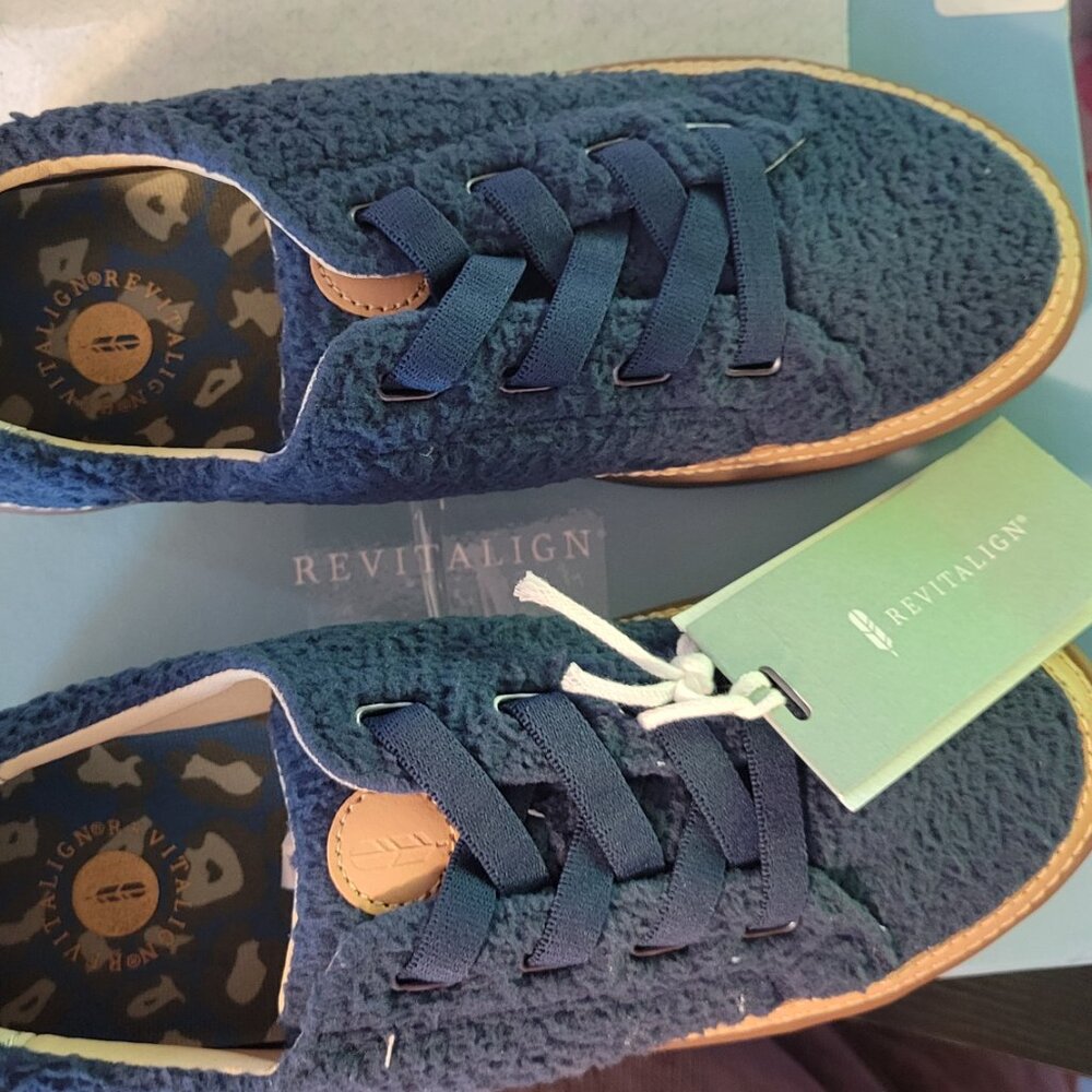 Revitalign Malibu Teddy Sneaker Blue Women’s 9B NIB Orthotic Cozy Comfort Slip O